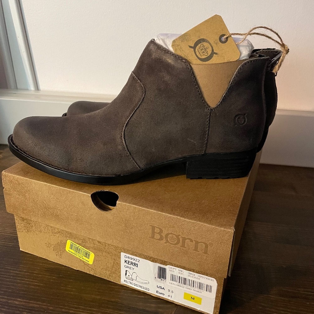 Born KERRI GREY PELTRO DISTRESSED size 9.5